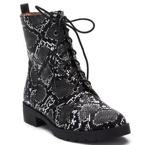 Coconuts by Matisse Combat Boots Black Finch Snake Print Size 8 New Without Box